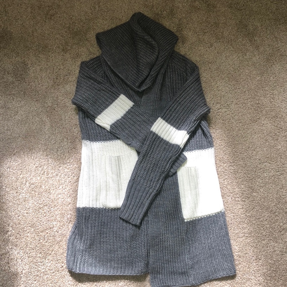 Knit hooded sweater | size small